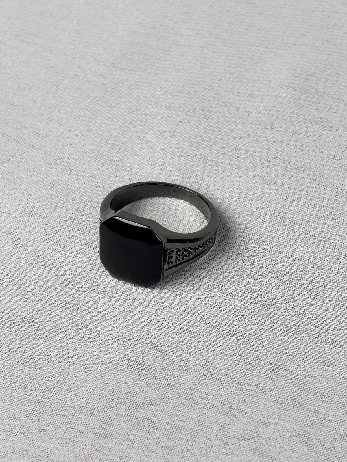 Timeless Radiance - Vintage Black Men's Ring